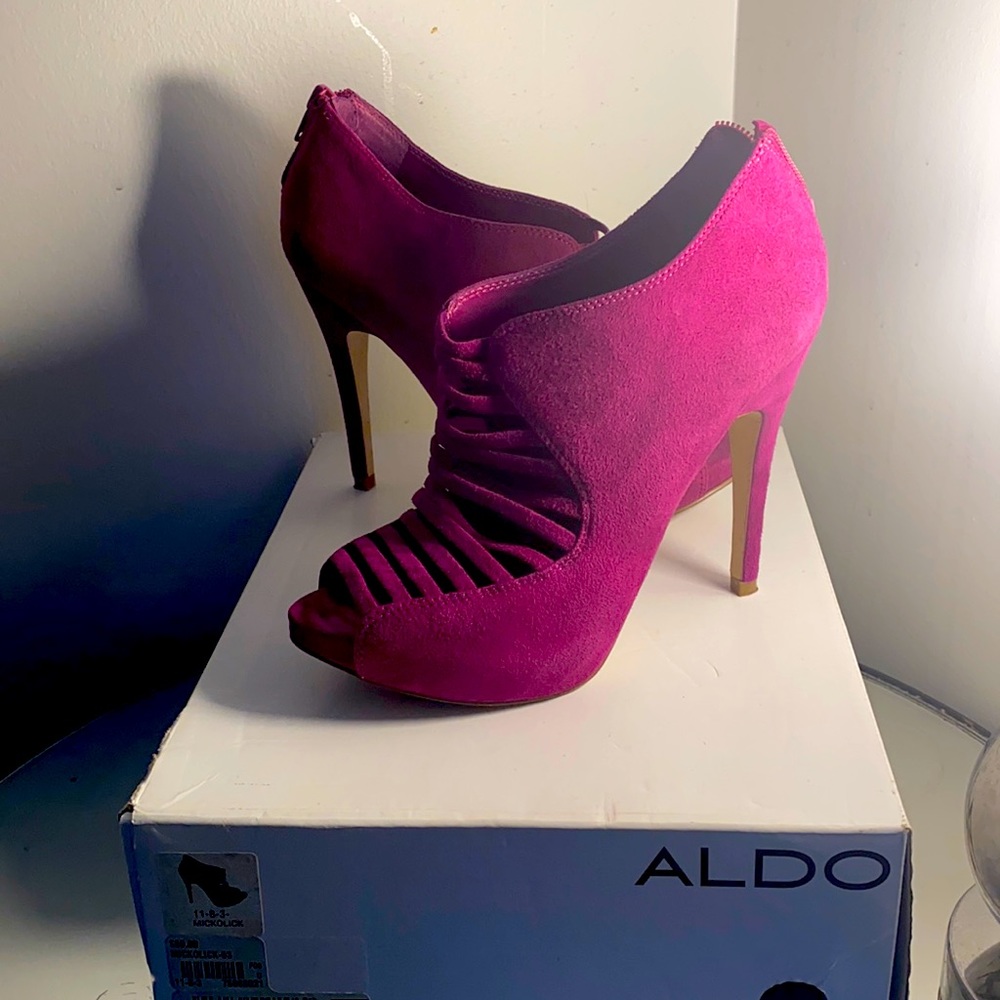 Peep toe suede, zip in the back shoes